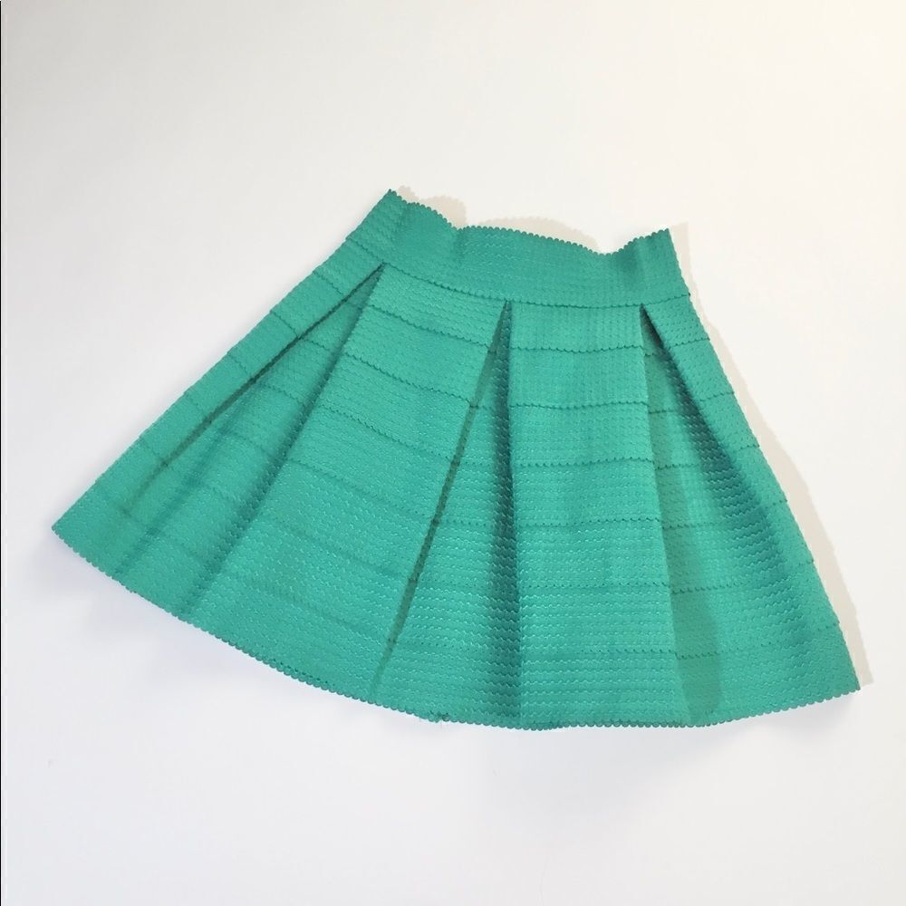 Devlin structured tiered Kelly green scuba blend skirt size S